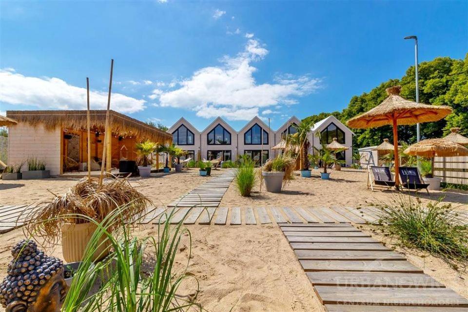 Lulu Holiday Resort Domki Z Podgrzewanym Basenem Mielno  Exterior photo
